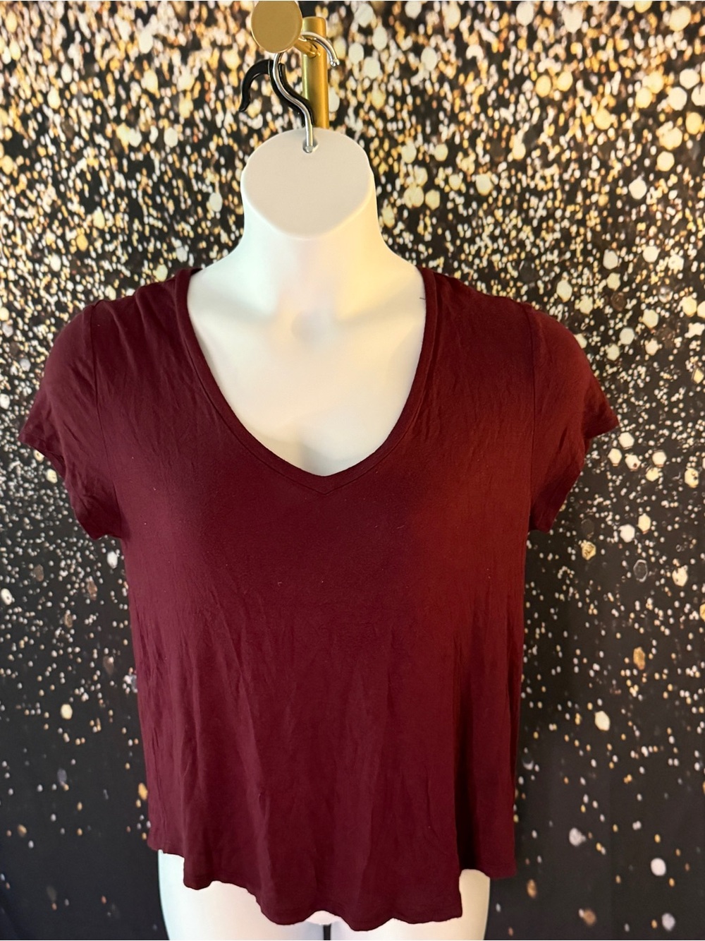 American Eagle Outfitters Women's V-Neck Short Sleeve Tee - Burgundy
